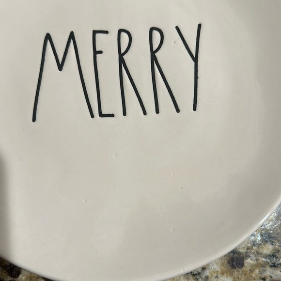 Set of 2 Merry plates from Rae Dunn - Picture 2 of 2
